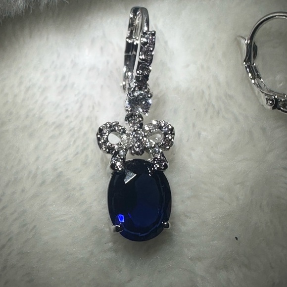 Vintage Inspired Ribbon Bow Oval Drop Chandelier Earrings - Picture 4 of 5